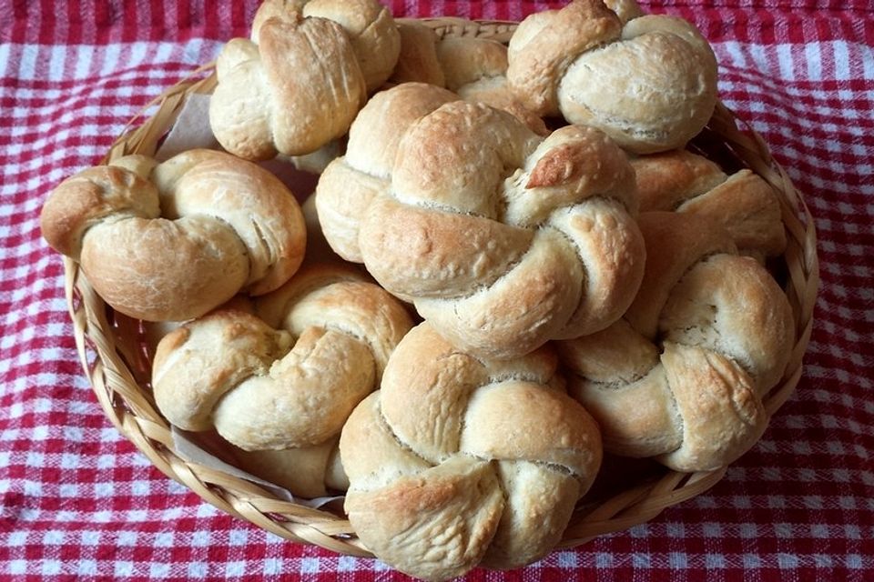 Grundrezept helle Weizenbrötchen