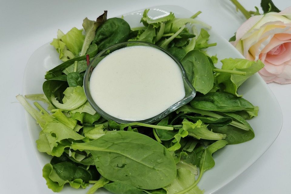 Salat mit Joghurtdressing