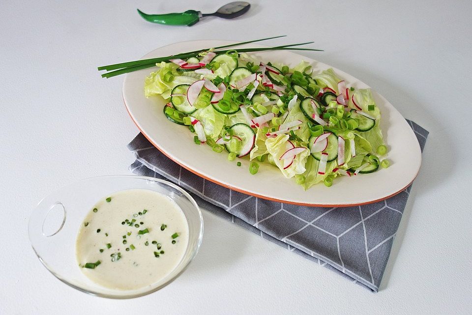 Salat mit Joghurtdressing