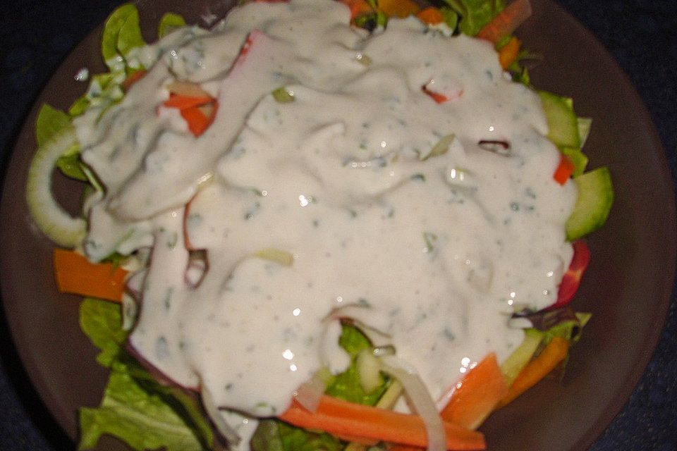 Salat mit Joghurtdressing