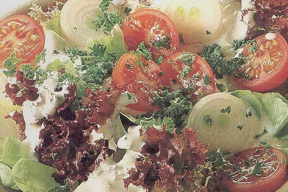 Salat mit Joghurtdressing