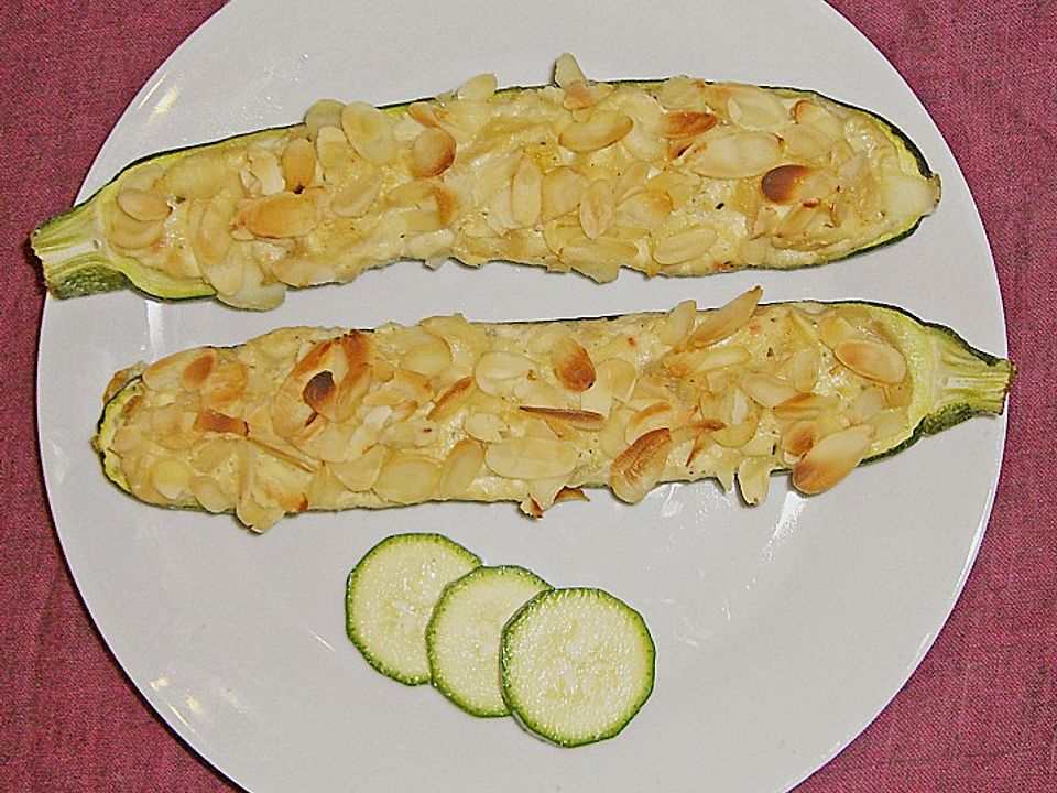 Zucchini mit Frischkäse - Mandel - Füllung von chaos-dany| Chefkoch