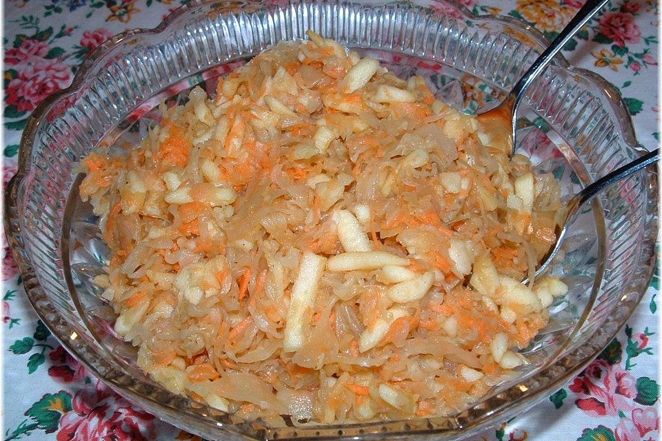 Fruchtiger Sauerkrautsalat