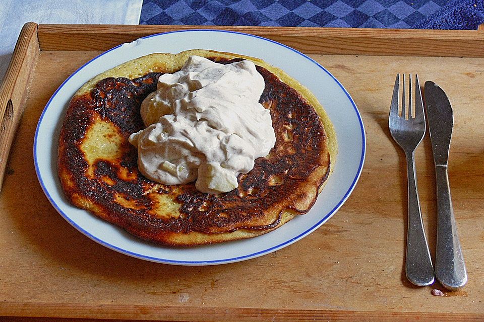 Vollkorn Pancakes mit Apfel-Sahne Quark