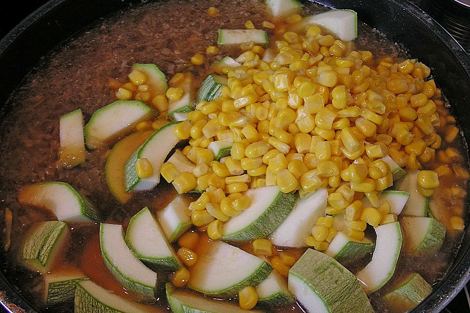 Schweinegulasch mit Zucchini