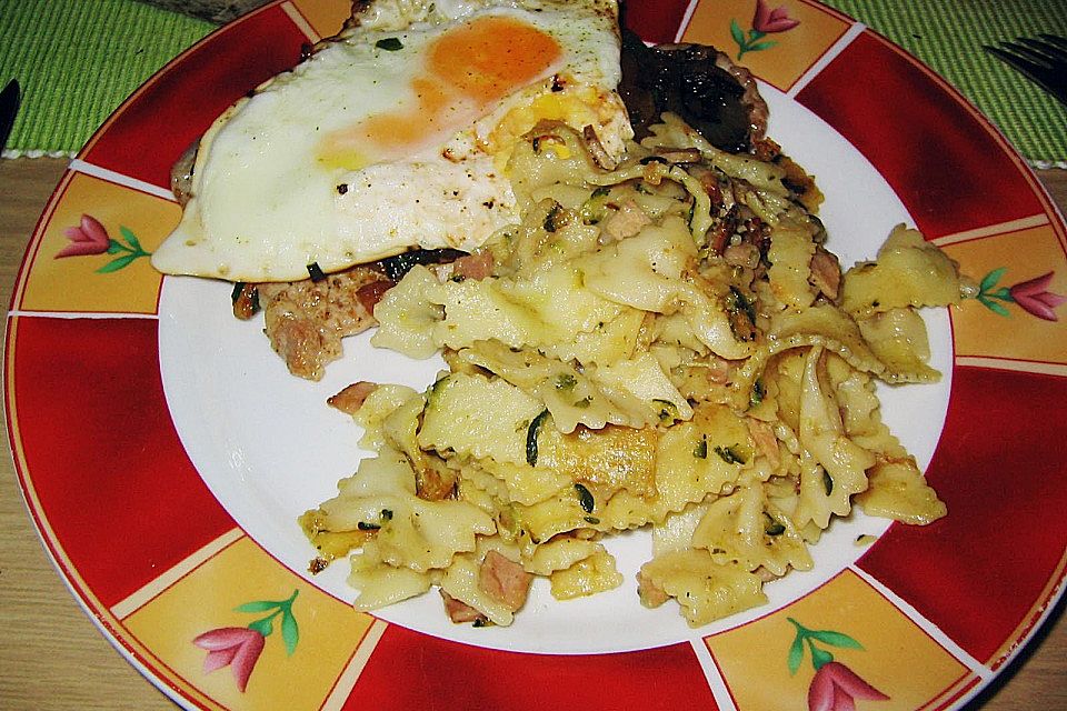 Holzfällerschnitzel mit Spiegelei