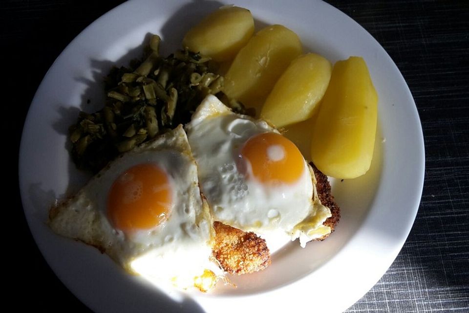 Holzfällerschnitzel mit Spiegelei