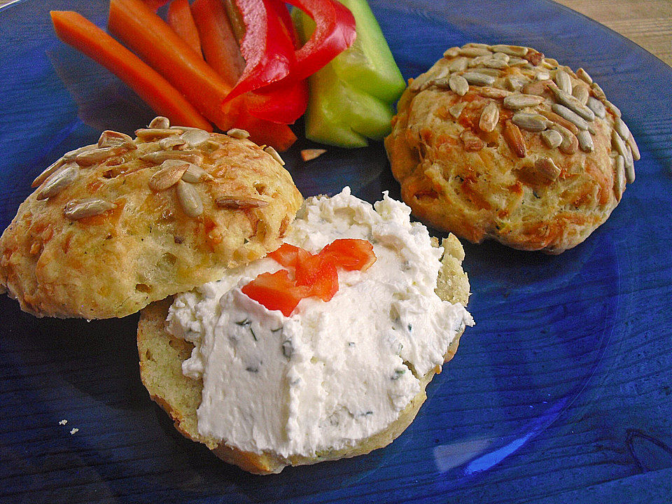 Pizzabrötchen aus Quark - Öl - Teig von deevee| Chefkoch