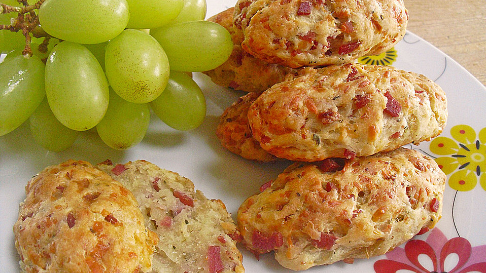 Pizzabrötchen aus Quark - Öl - Teig von deevee Pizzabrötchen aus Quark - Öl - Teig von deevee