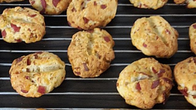 Pizzabrötchen aus Quark - Öl - Teig von deevee