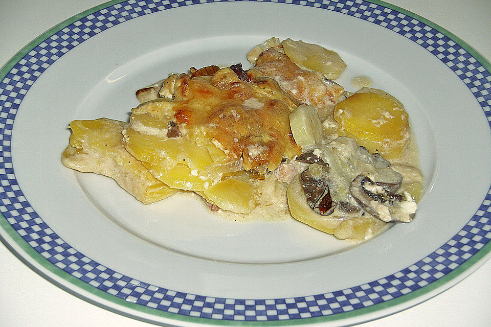 Kartoffelgratin mit Speck und Lauch