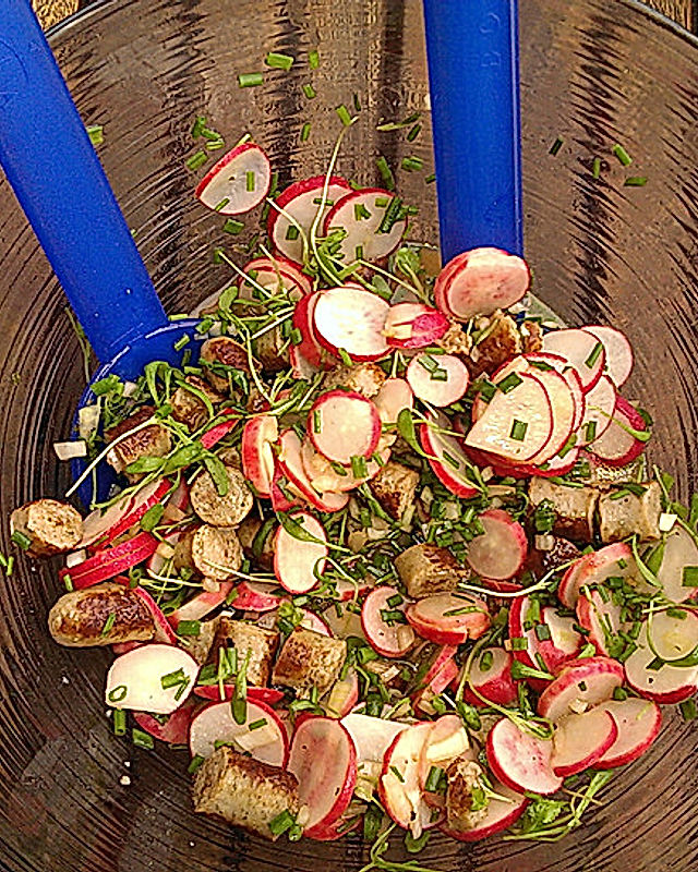 Warmer Wurstsalat mit Radieschen