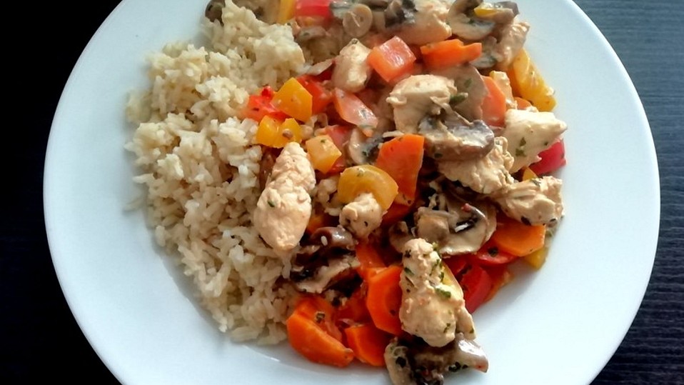 Curry - Reispfanne mit Hühnchen und Gemüse von Schnucki38