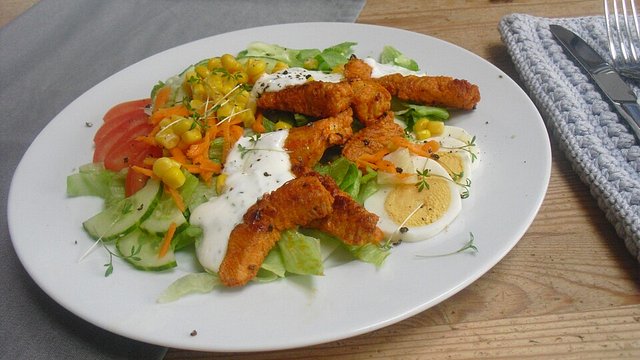 bunter-salat-mit-putenstreifen-von-cookingjulie