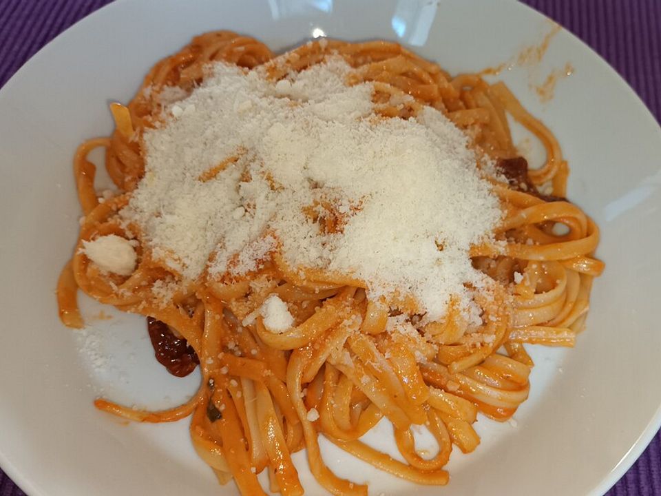 Spaghetti mit rotem Pesto von Chrissy79 Chefkoch Spaghetti mit rotem Pesto von Chrissy79 Chefkoch