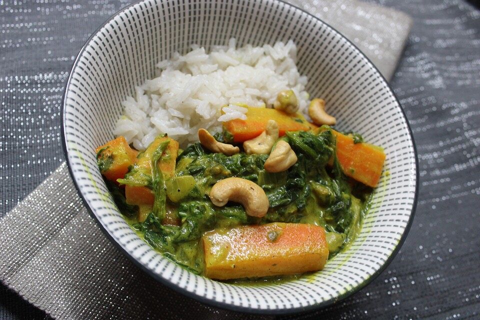 Möhren-Spinat-Curry mit Würzreis