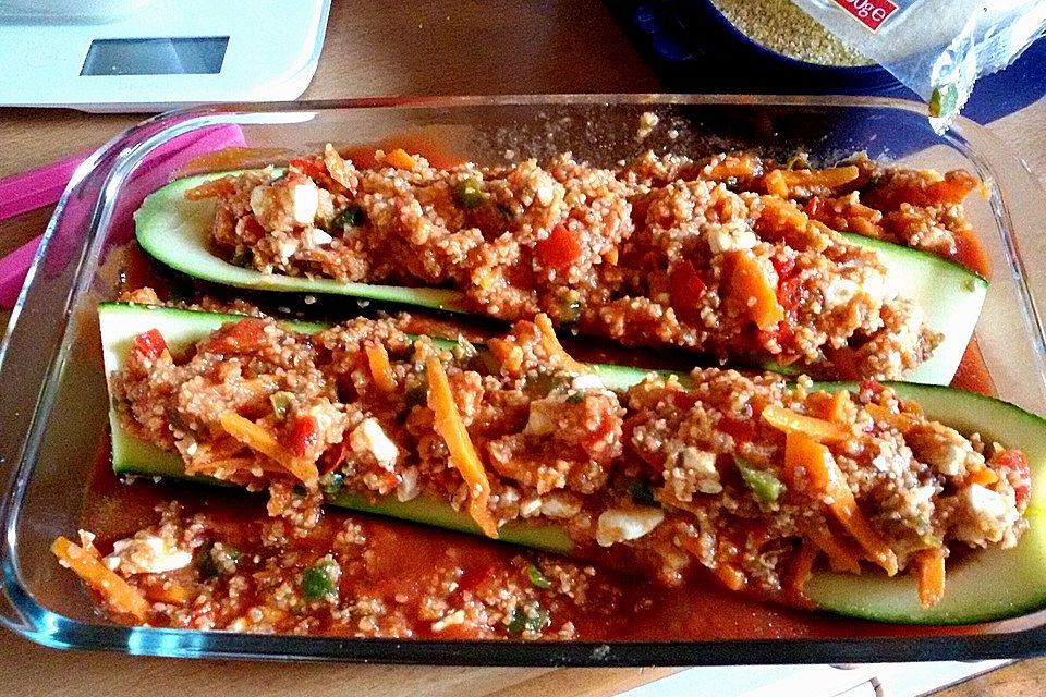 Zucchini mit Bulgur - Feta - Gemüsefüllung