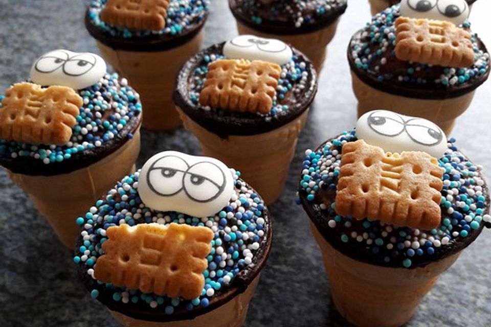 Kleine Kuchen im Waffelbecher Kleine Kuchen im Waffelbecher