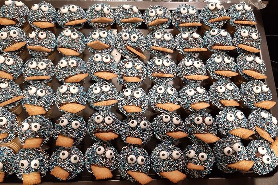 Kleine Kuchen im Waffelbecher Kleine Kuchen im Waffelbecher