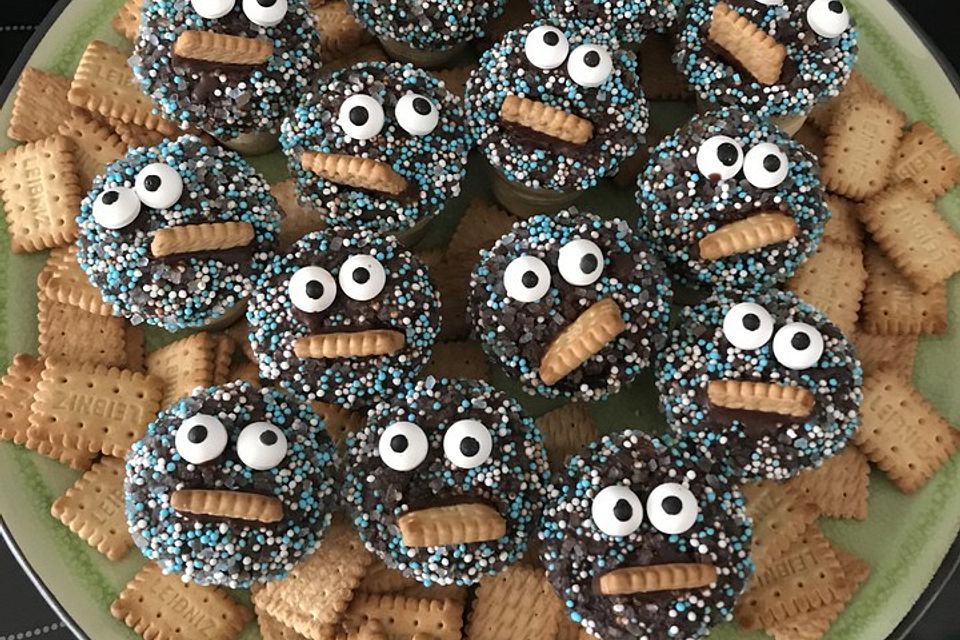 Kleine Kuchen im Waffelbecher Kleine Kuchen im Waffelbecher