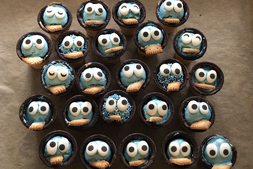 Kleine Kuchen im Waffelbecher Kleine Kuchen im Waffelbecher