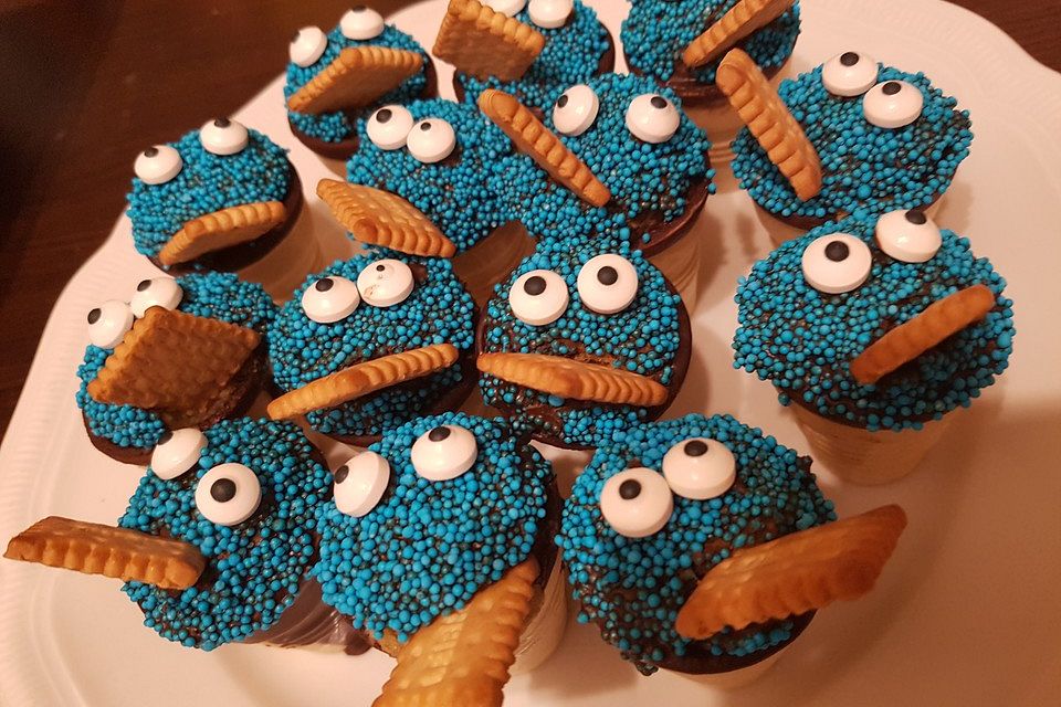 Kleine Kuchen im Waffelbecher Kleine Kuchen im Waffelbecher