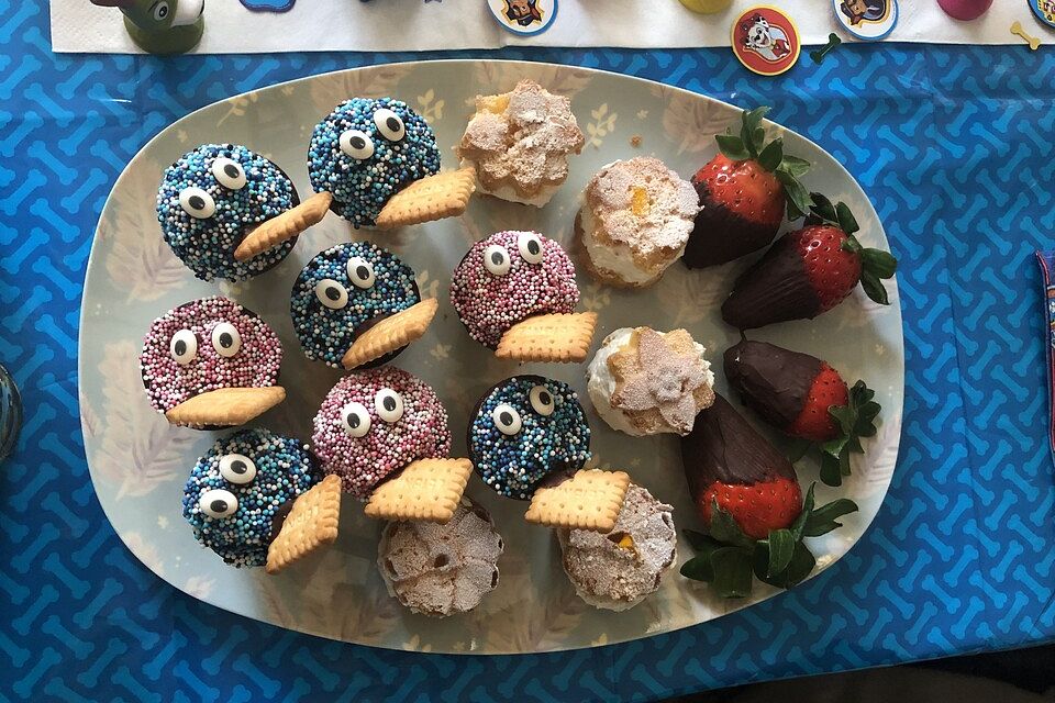 Kleine Kuchen im Waffelbecher Kleine Kuchen im Waffelbecher