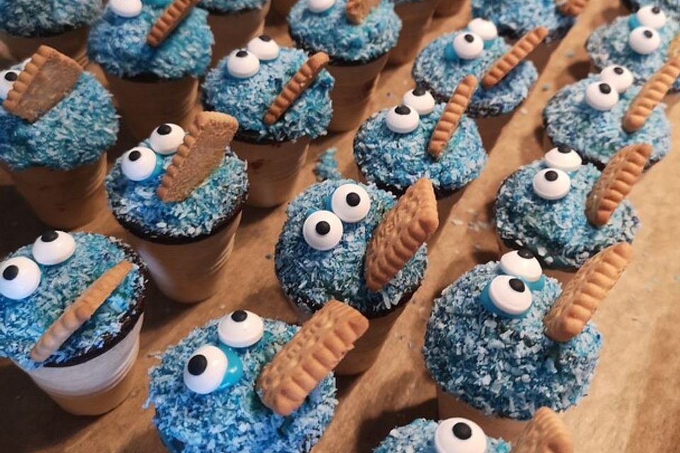 Kleine Kuchen im Waffelbecher Kleine Kuchen im Waffelbecher