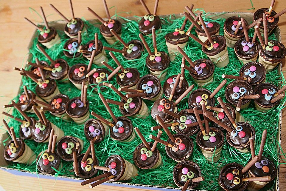 Kleine Kuchen im Waffelbecher Kleine Kuchen im Waffelbecher
