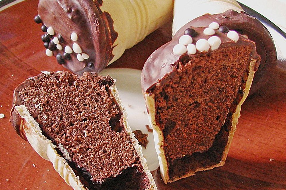 Kleine Kuchen im Waffelbecher Kleine Kuchen im Waffelbecher