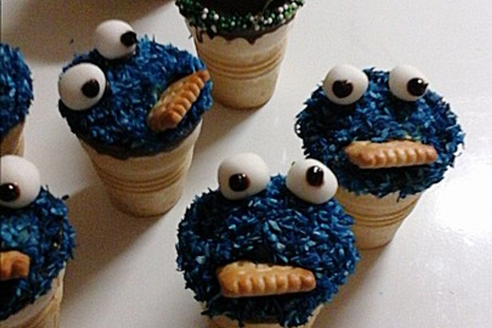 Kleine Kuchen im Waffelbecher Kleine Kuchen im Waffelbecher