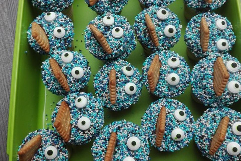 Kleine Kuchen im Waffelbecher Kleine Kuchen im Waffelbecher