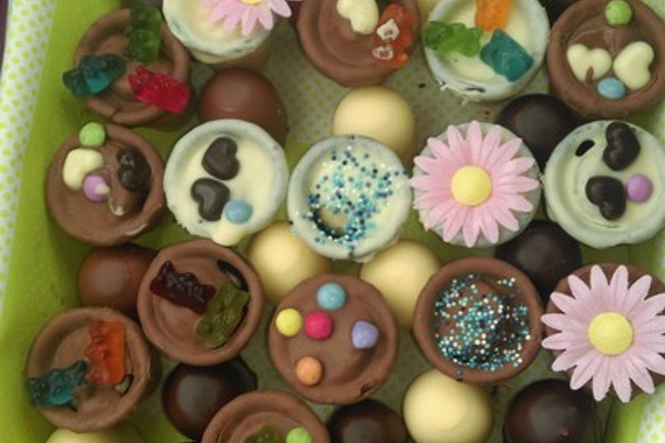 Kleine Kuchen im Waffelbecher Kleine Kuchen im Waffelbecher