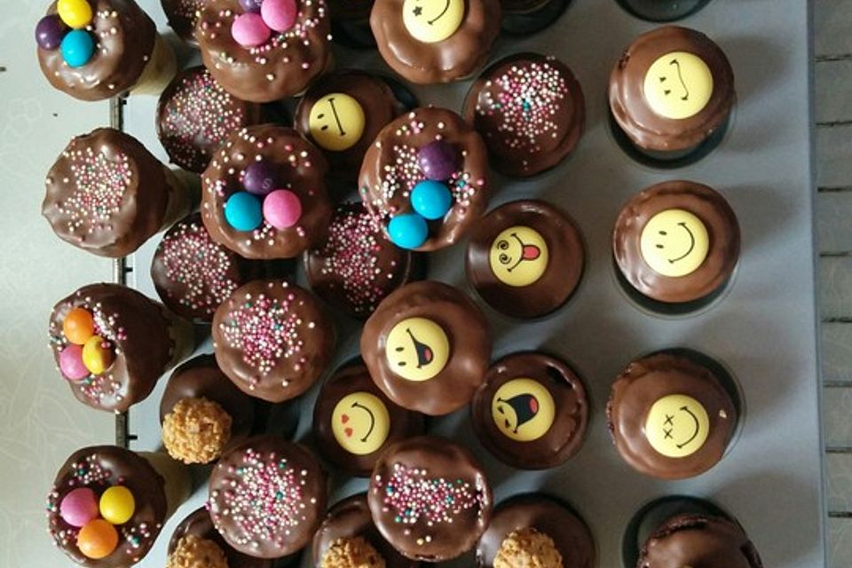 Kleine Kuchen im Waffelbecher Kleine Kuchen im Waffelbecher