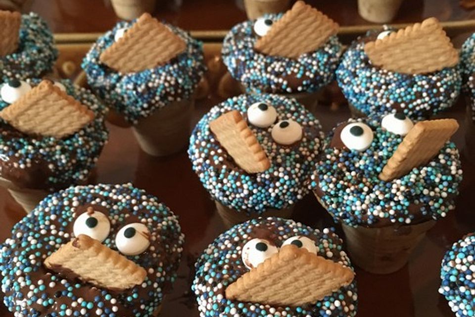 Kleine Kuchen im Waffelbecher Kleine Kuchen im Waffelbecher