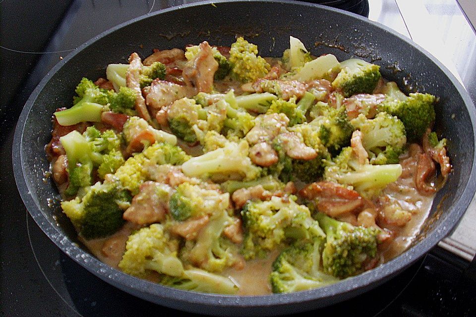 Putengeschnetzeltes mit Brokkoli Putengeschnetzeltes mit Brokkoli
