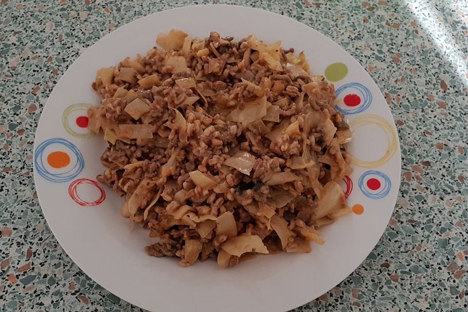 Spitzkohl-Champignon-Hack-Pfanne mit Reis