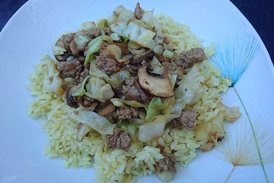 Spitzkohl-Champignon-Hack-Pfanne mit Reis