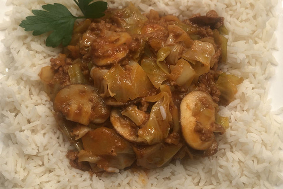 Spitzkohl-Champignon-Hack-Pfanne mit Reis