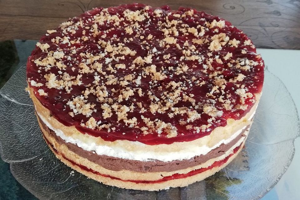 Nougat - Preiselbeer - Schichttorte