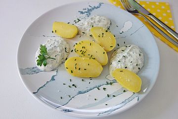 Neue Kartoffeln mit Kräuterquark