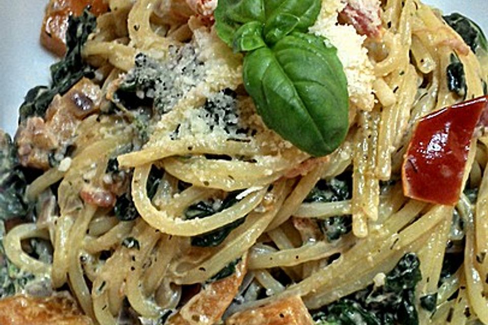 Spaghetti mit Frischkäse und Tomatengemüse