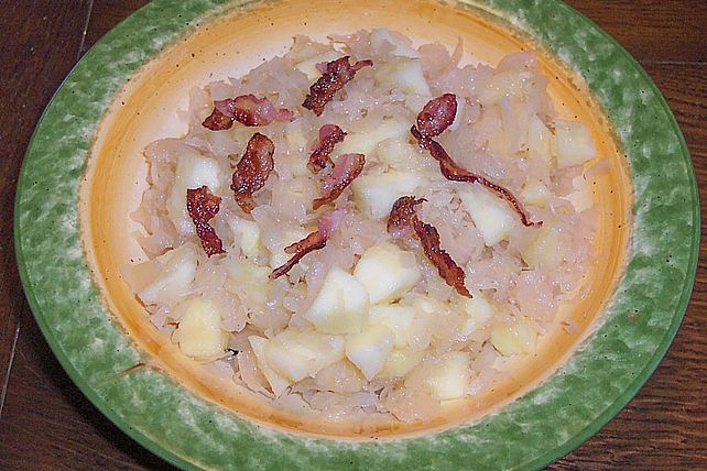 Sauerkrautsalat mit Äpfeln und Speck von _NS_| Chefkoch