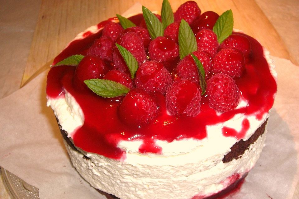 Schokotorte mit Himbeeren