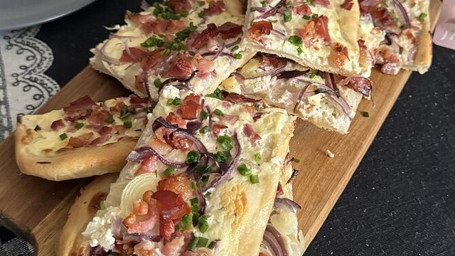 Flammkuchen Elsässer Art, süß oder herzhaft von Dork Flammkuchen Elsässer Art, süß oder herzhaft von Dork