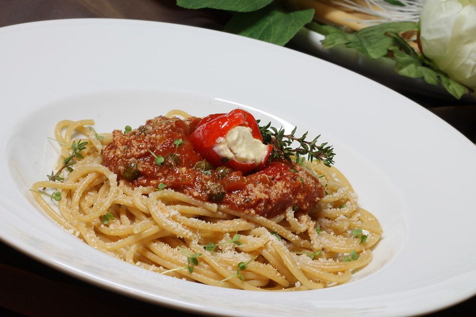 Spaghetti mit gefüllten Kirschpaprika