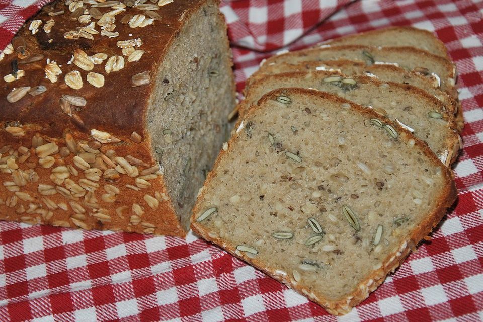 Buttermilchbrot mit Haferflocken und Magerquark