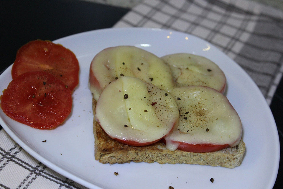 Tomatenbrot aus der Mikrowelle