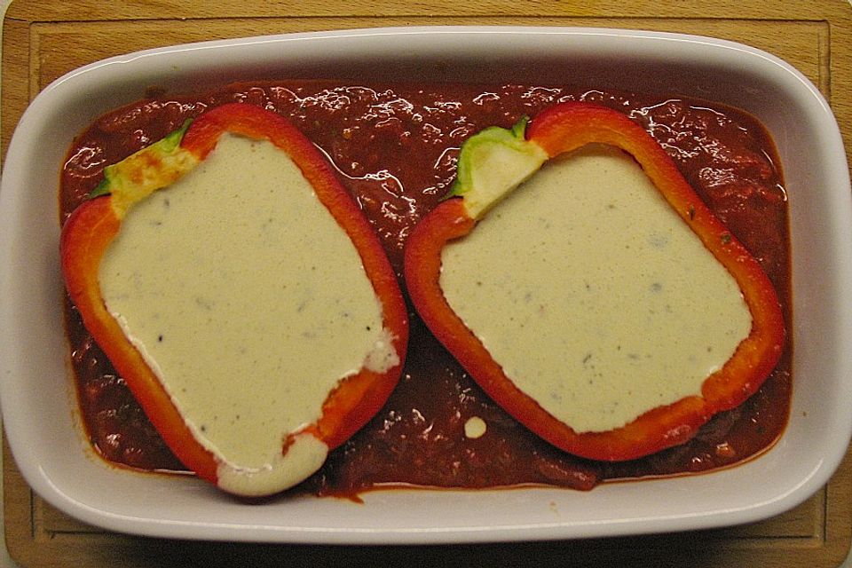 Flaumige Schafkäse - Paprika auf Tomatensauce