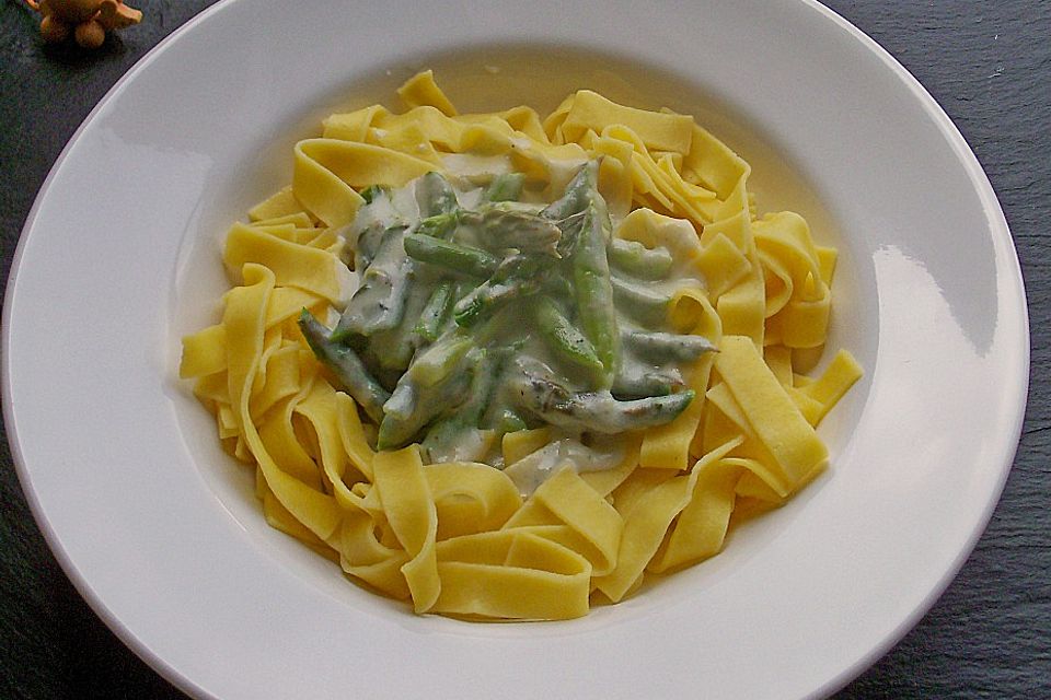 Nudeln in Gorgonzola - Spargel - Creme